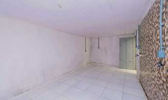 Imagem 5: Casa com 2 dormitórios disponível para aluguel no Centro de Pelotas RS, bem localizada, co