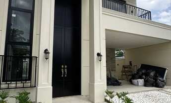 Imagem: Imóvel neoclássico de alto padrão à