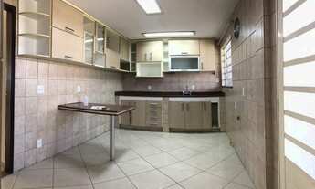 Imagem 6: Casa de condomínio para venda possui 120 metros quadrados com 4 quartos