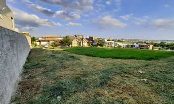 Imagem 4: Terreno com 700m² / leve aclive