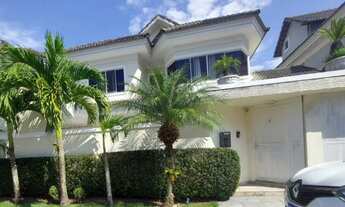 Imagem 1: Casa de condomínio para venda tem 220 metros quadrados com 4 suítes mais sótão Melhor loca