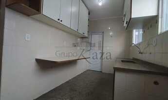 Imagem 6: Casa de condomínio para aluguel possui 245 metros quadrados com 3 quartos