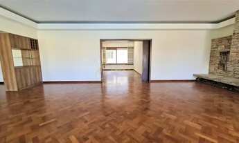 Imagem 4: Casa térrea com 1.454m² de terreno, muito verde em rua fechada