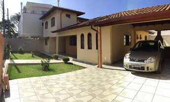 Imagem 2: Duas casas com 163 m@ total, tem 5 quartos, 3 banheiros