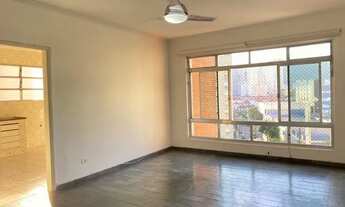 Imagem 3: Confortável apartamento com 2 dormitórios e 1 vaga na rua mais bonita de Santos