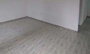 Imagem 4: ALUGO CASA AMPLA COM QUINTAL E GARAGEM