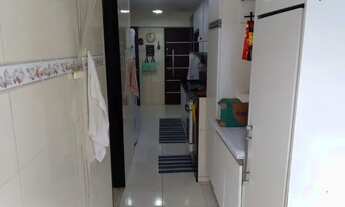 Imagem 3: Barra golden, 95 m2, e quartos, suíte,dependências completa vista indevassável com armário