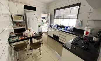 Imagem 6: Casa para aluguel, 3 quartos, 3 vagas, Novo Mundo - Uberlândia/MG - R$ 3.800,00