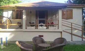 Imagem: CASA À VENDA COM 4 QUARTOS E PISCINA EM