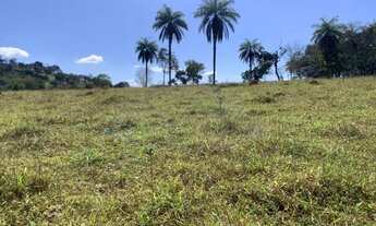 Imagem: Chácara de 15.000 m² com rio de águas