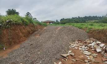 Imagem 2: Vendo casa só a casa de madeira ela 10 × 10 está forrada tem porta janelas elétrica tudo