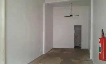 Imagem 2: Ótima LOJA com aprox. 30m² , de frente para a avenida. Conta c/ 1 banheiro. Próximo à Av