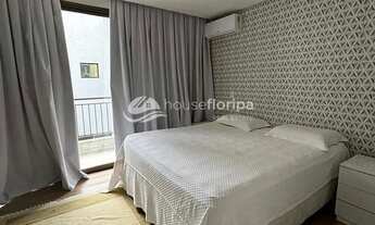 Imagem 3: Casa de alto padrão à venda em ótima localização na Lagoa da Conceição, com 3 suítes, 4 ba