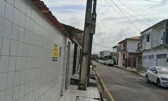 Imagem 3: Casa na rua de frente a feira