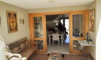 Imagem 7: Maravilhosa Casa com 3 suítes , finamente decorada . Piscina , churrasqueira. Oportunidade