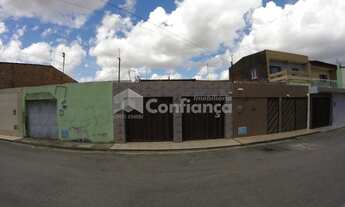 Imagem: Casa à venda no bairro Quintino Cunha