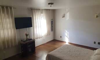 Imagem 3: Casa para aluguel e venda tem 320 metros quadrados com 5 quartos