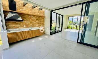 Imagem 5: Casa de condomínio para venda possui 228 metros quadrados com 3 quartos