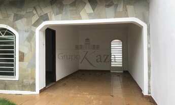 Imagem: Casa para aluguel possui 250 metros quadrados