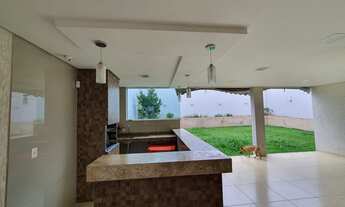 Imagem 6: Sobrado para venda possui 300 metros quadrados com 4 quartos