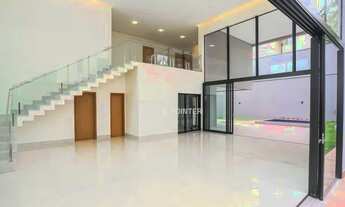 Imagem: Sobrado com 4 suítes, com piscina e churrasqueira