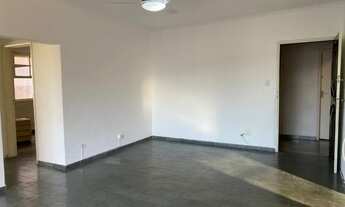 Imagem 6: Confortável apartamento com 2 dormitórios e 1 vaga na rua mais bonita de Santos