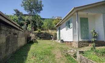 Imagem 3: Terreno com uma casa de madeira no Jardim Fiuza em Viamão REF