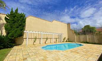 Imagem: Belíssimo imóvel com piscina à 150m da