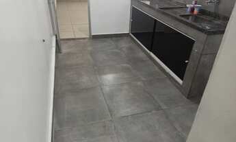 Imagem 7: Casa Térrea com 2 quartos, quase esquina com a Est. do Portela e do principal comércio de