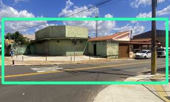 Imagem 3: Casa para venda tem 947 metros quadrados com 5 quartos em Setor Coimbra - Goiânia - GO