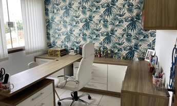 Imagem 4: Esse quintal é assustador, da só uma olhada na dimensão e ainda tem churrasqueira!!