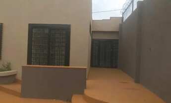 Imagem 4: Vende- se um imóvel de frente a Av Galvão César