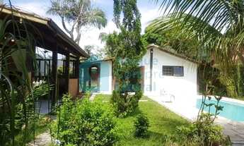 Imagem 2: Casa térrea com 2 suítes e piscina em terreno de 700 m2, em Boiçucanga para venda