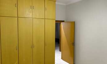 Imagem 5: Casa para aluguel e venda possui 250 metros quadrados com 4 quartos