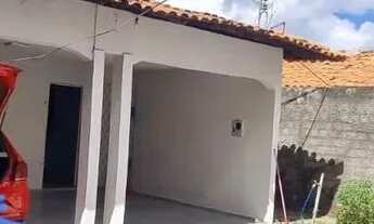 Imagem: Casa com Terreno Amplo no Bairro Macaúba