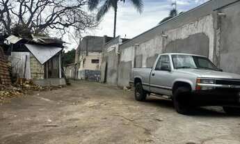 Imagem 4: Amplo terreno de 1.511m² com galpão e casa excelente para uso comercial ou industrial