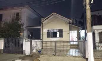 Imagem: Casa térrea no miolo da Chácara Santo