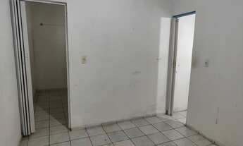 Imagem 1: Alugo kitnet Casa com 1 dormitório