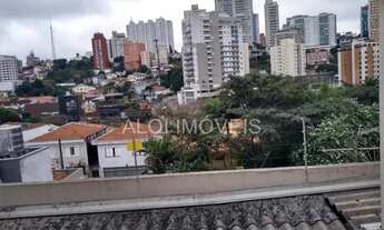 Imagem 5: Casa, de frente para praça das corujas. Casas cercadas por um imenso bosque com arvores d