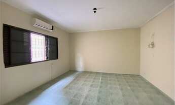 Imagem 2: Casa para venda com 256 metros quadrados com 3 quartos