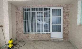 Imagem 2: Sobrado com 3 dormitórios, quintal e 1 vaga + edícula grande