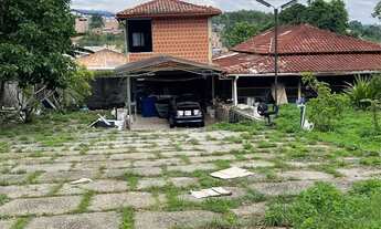 Imagem: Casa com terreno 10x70 precisando de reforma