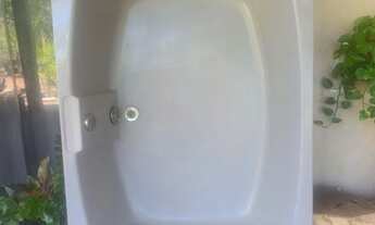 Imagem 2: Vendo banheira de hidromassagem cor cinza