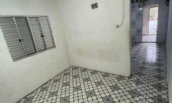 Imagem 6: Casa com três cômodos pequenos pra alugar!!