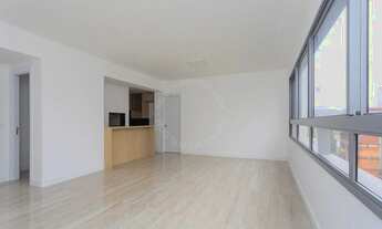 Imagem 2: Apartamento semimobiliado para alugar no Petrópolis com 3 quartos (1 suíte