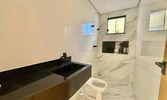 Imagem 7: Casa com 3 Quartos e 3 banheiros à Venda, 180 m² por R$ 890.000 no Santa Mônica