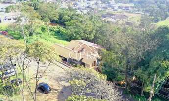 Imagem 2: Casa de Alvenaria - Venda - 04 quartos - 405m² - Semi Mobiliada - Piscina Aquecida - Rua R