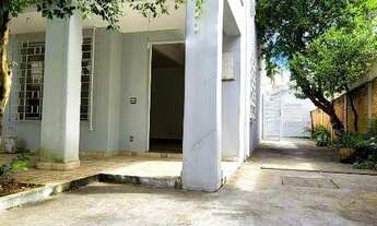 Imagem 3: Casa em Moema à Venda - Semi Reformada Quintal espaçoso e rua tranquila