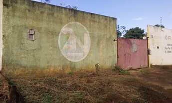 Imagem 3: Terreno plano em área mista(Residencial e Comercial