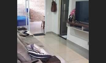 Imagem 4: Linda Cada em Condomínio Fechado com 3 quartos sendo 1 suíte e 2 vagas cobertas